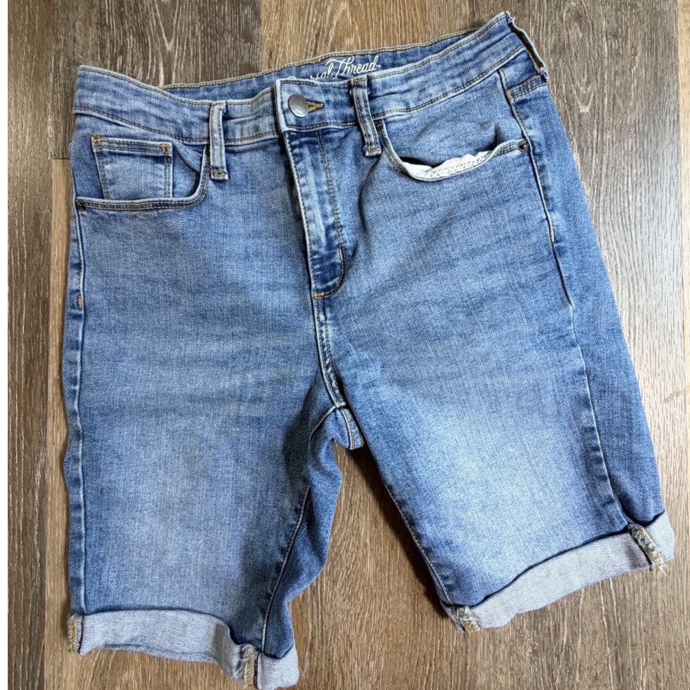 Universal Thread Denim Bermuda Shorts Womens 10/30R Blue Cuffed High Rise